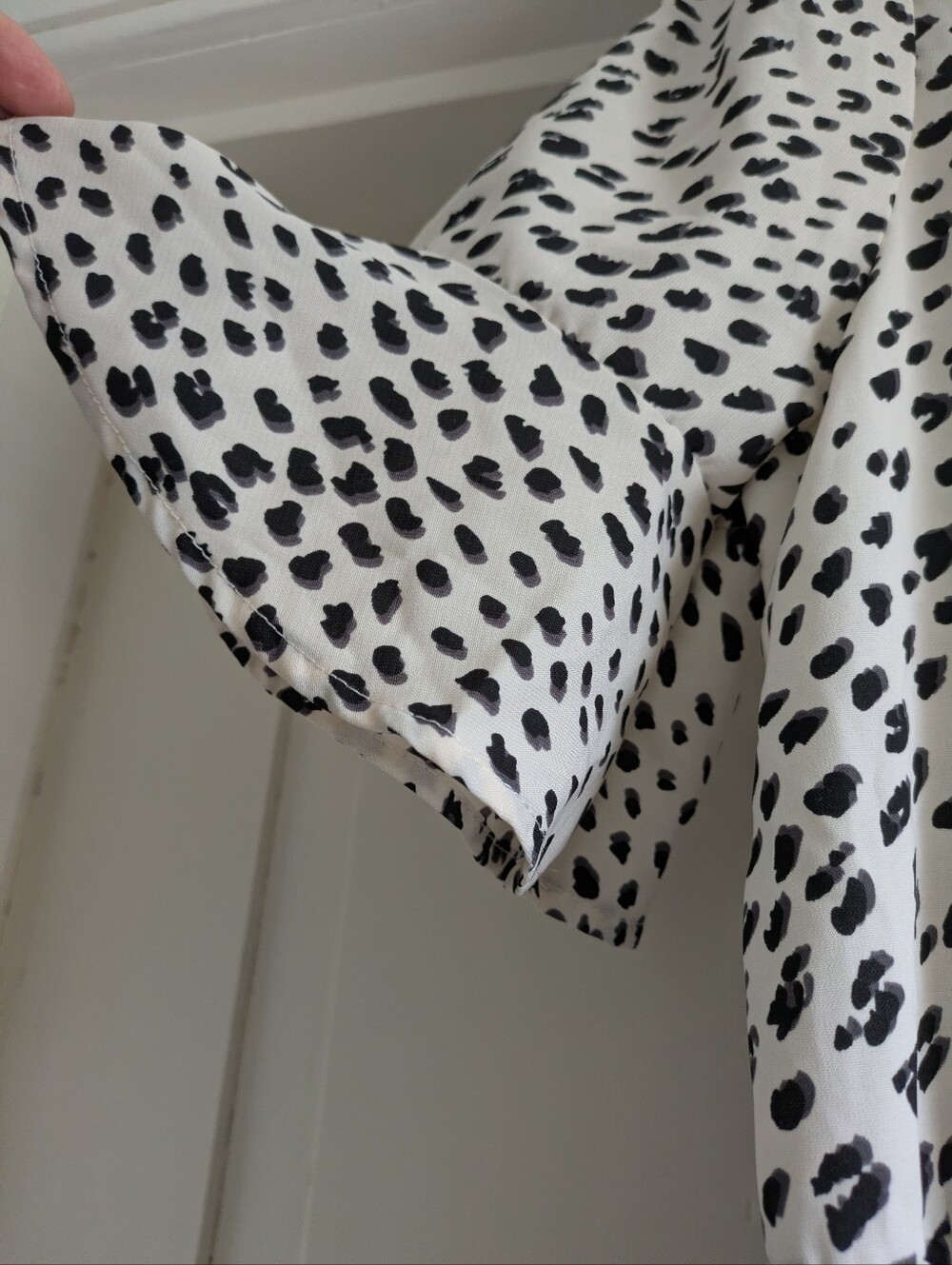 Beeson River Maternity Snow Leopard Print Mini Dress w/ Flutter Sleeves- S/M - Picture 5 of 7